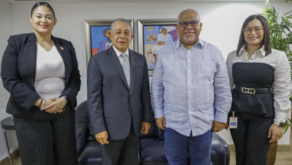Director Promipyme recibe embajador Roberto Salcedo